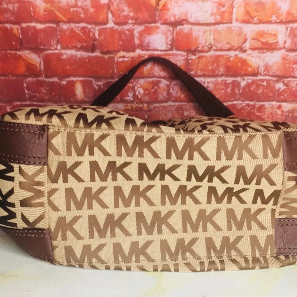 Michael Kors Brown and Tan Monogram Logo Jacquard Ludlow Hobo Bag - Picture 5 of 15